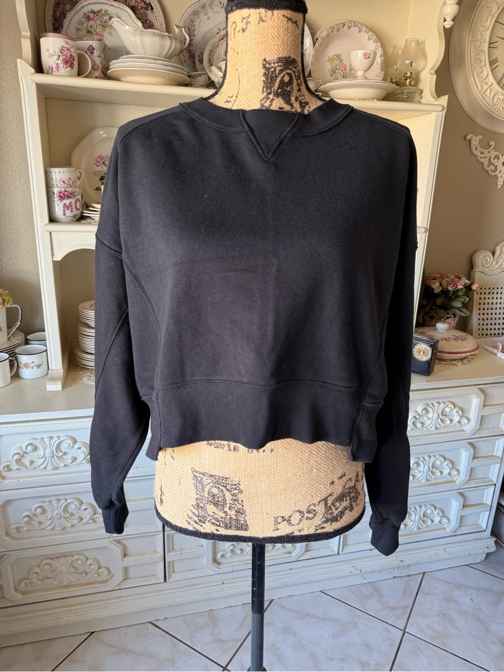 SO Black Cropped Pullover Sweatshirt. Size S.